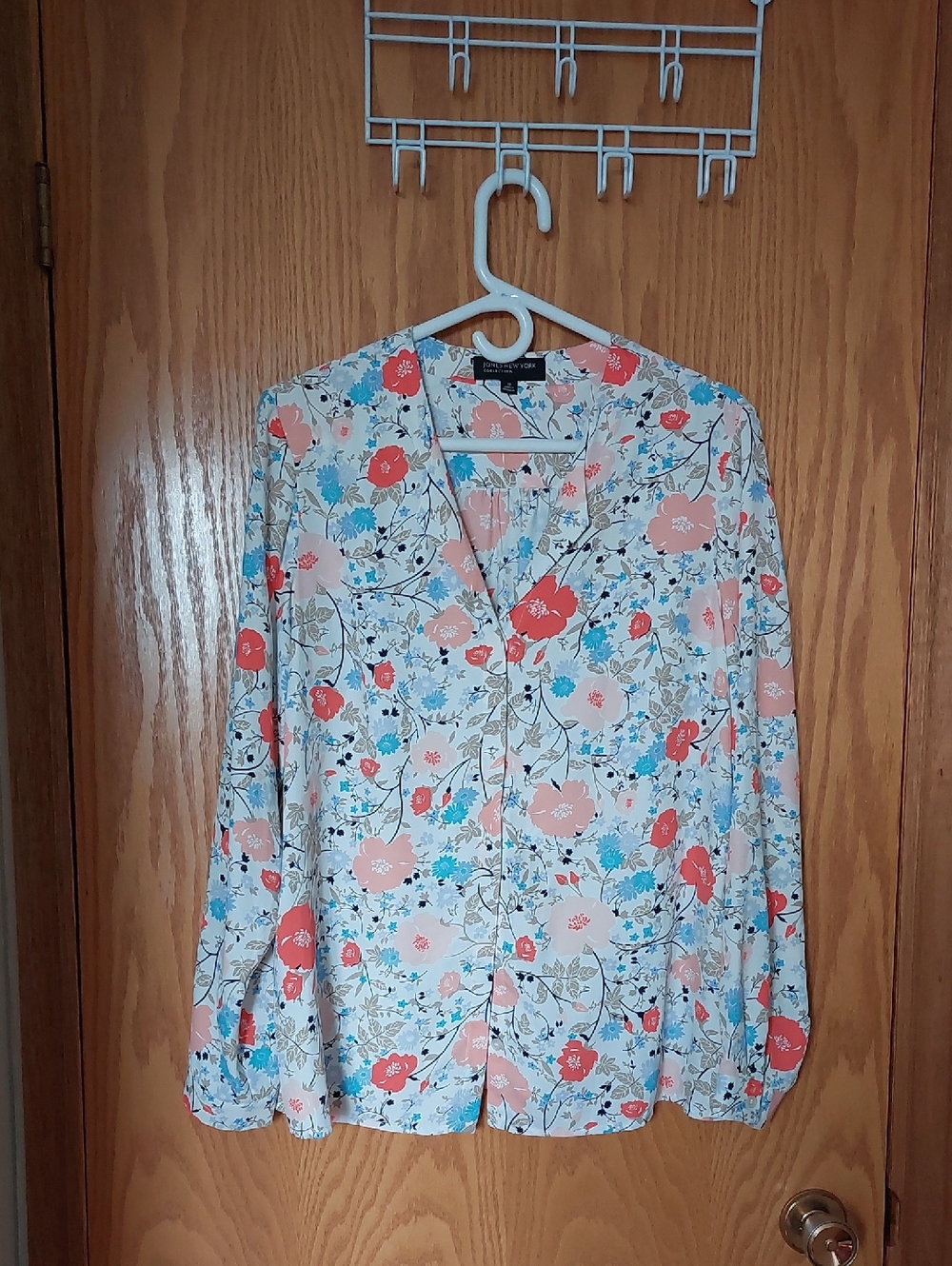 Jones New York Floral Button-Front Blouse in White, Coral & Blue
